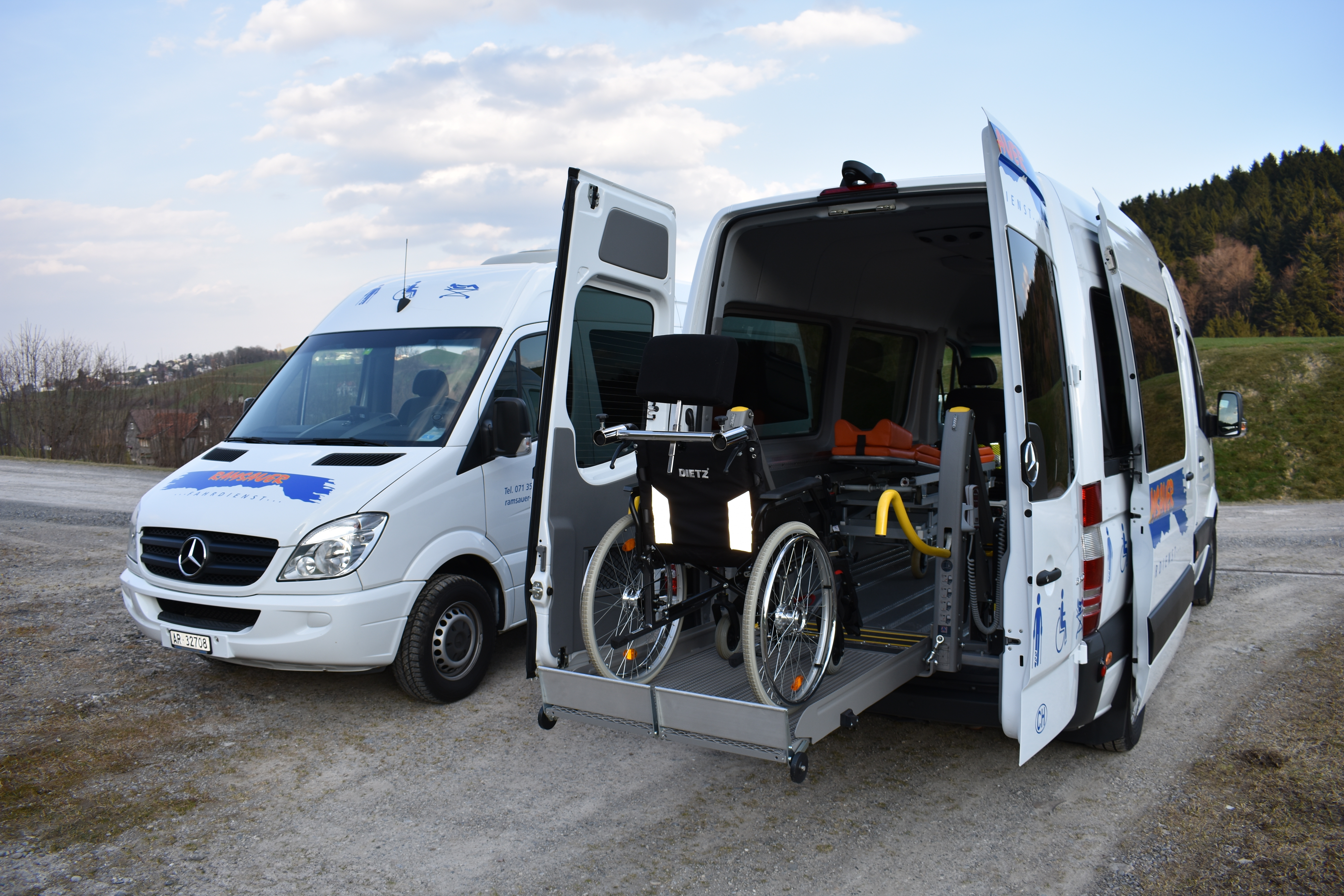 Fahrdienstbus Hebebühne