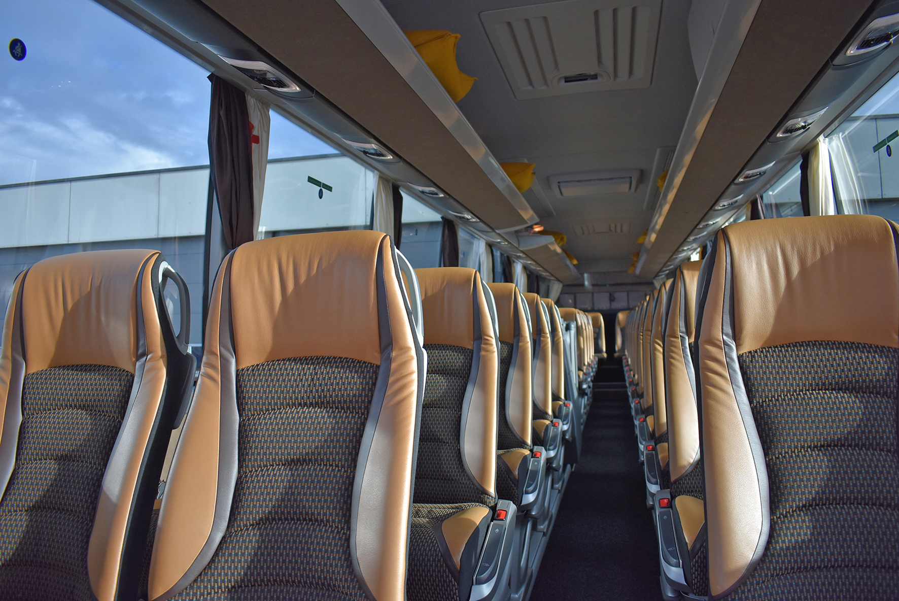 50 Plätzer S 516 HD Car Sitze innen