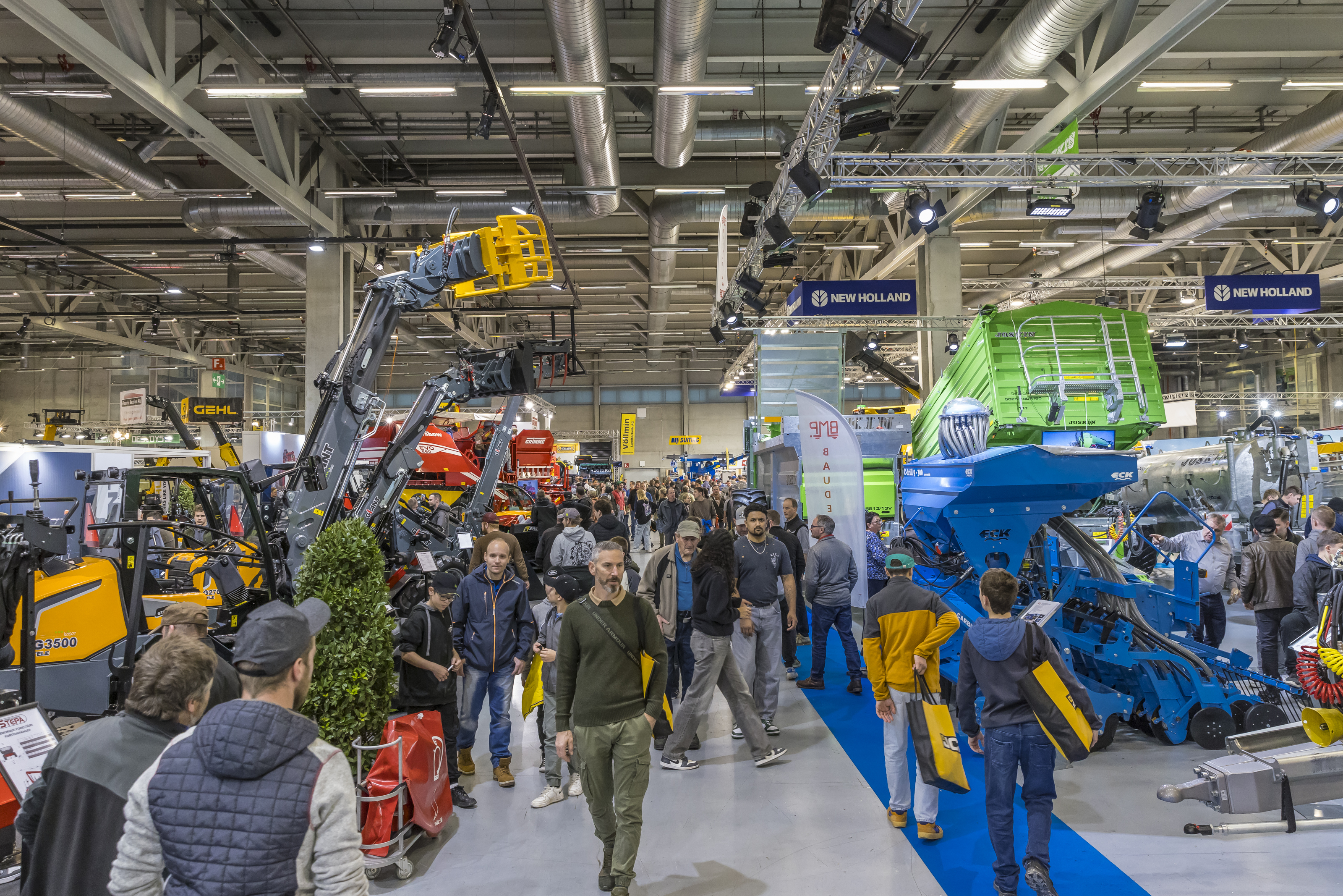 AGRAMA Hallen mit Ausstellung