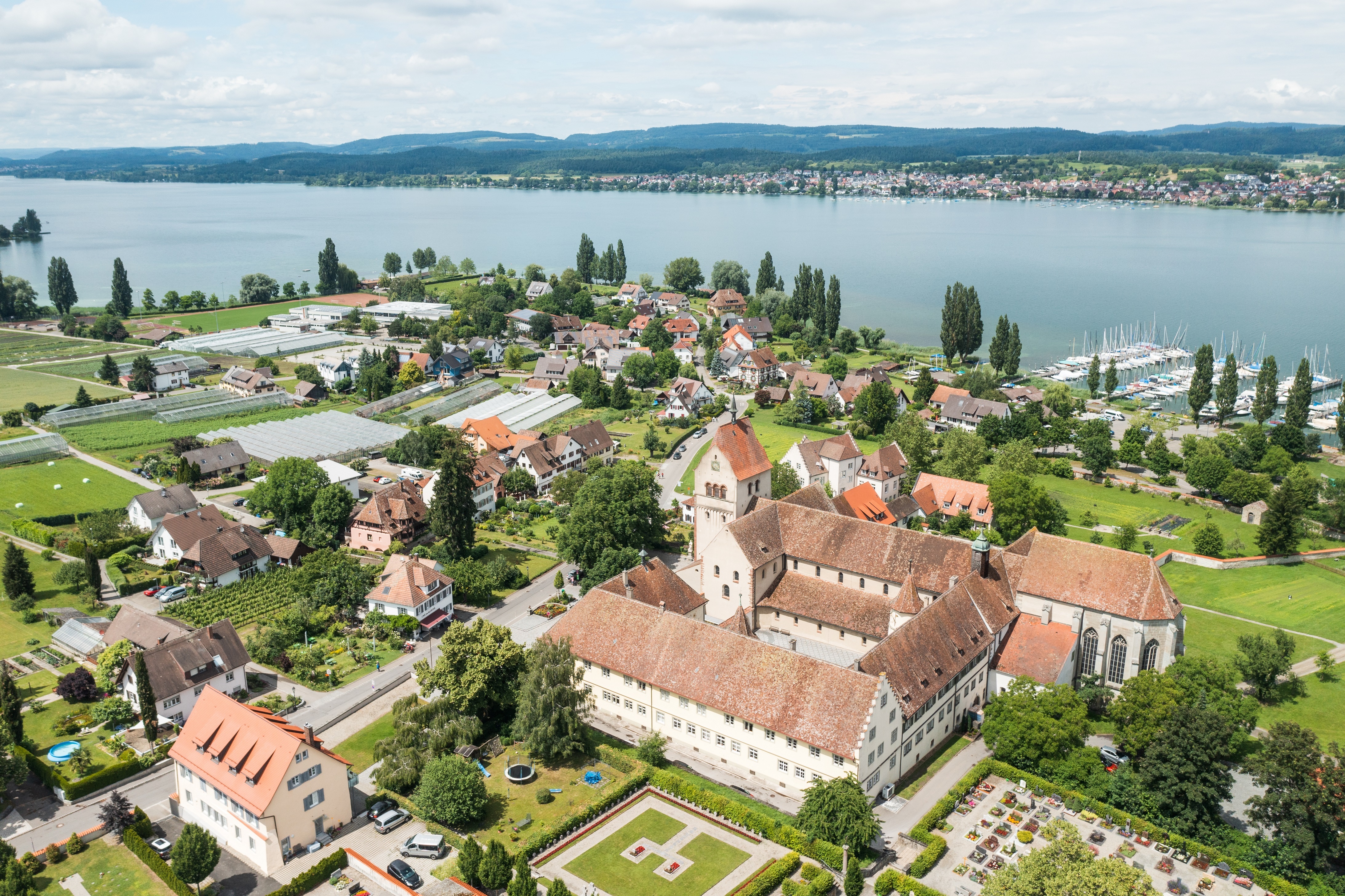 Insel Reichenau Münster mit Klostergebäude 2c TMBW Oliver Raatz