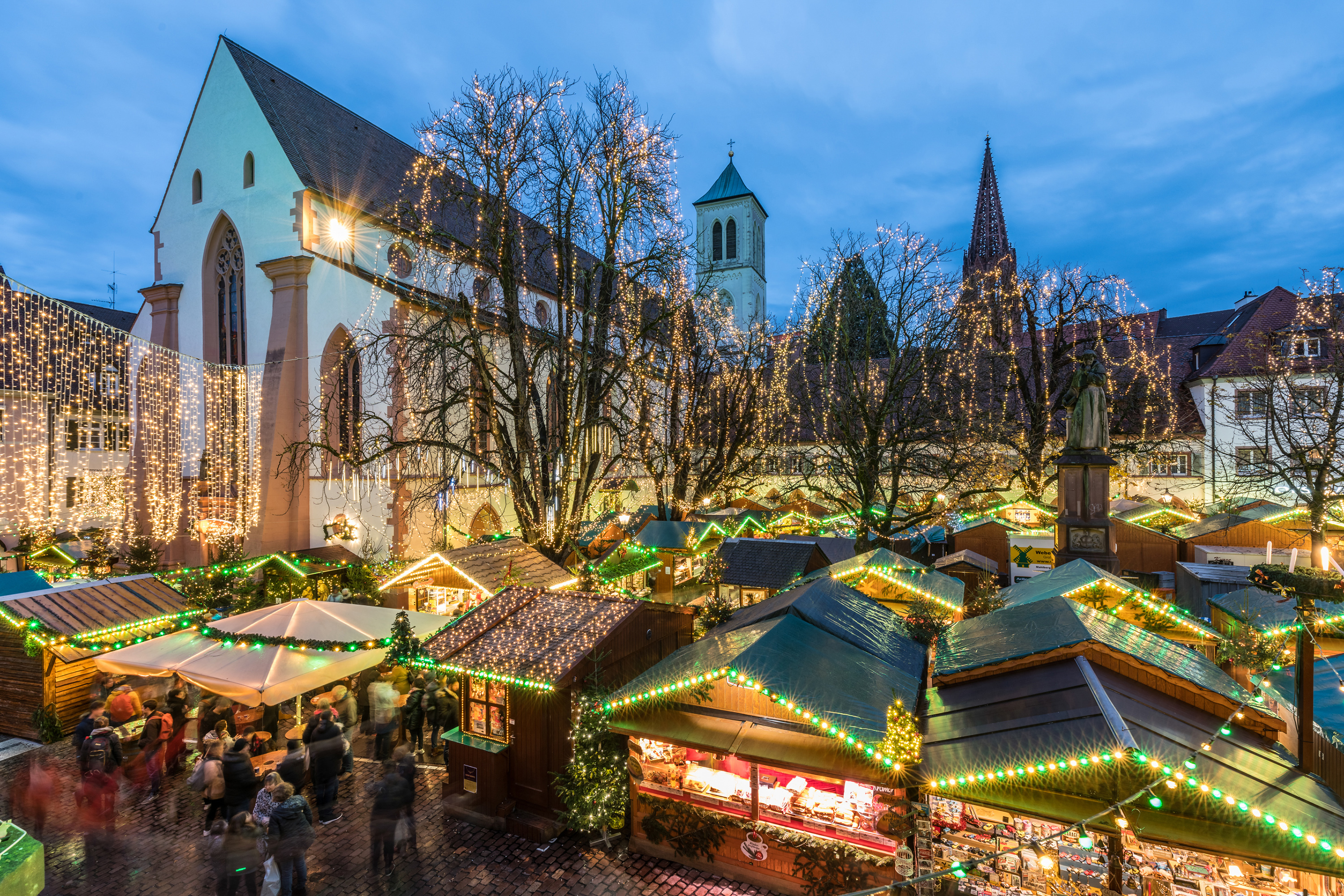 Freiburg Weihnachtsmarkt Rathausplatz FWTM Spiegelhalter