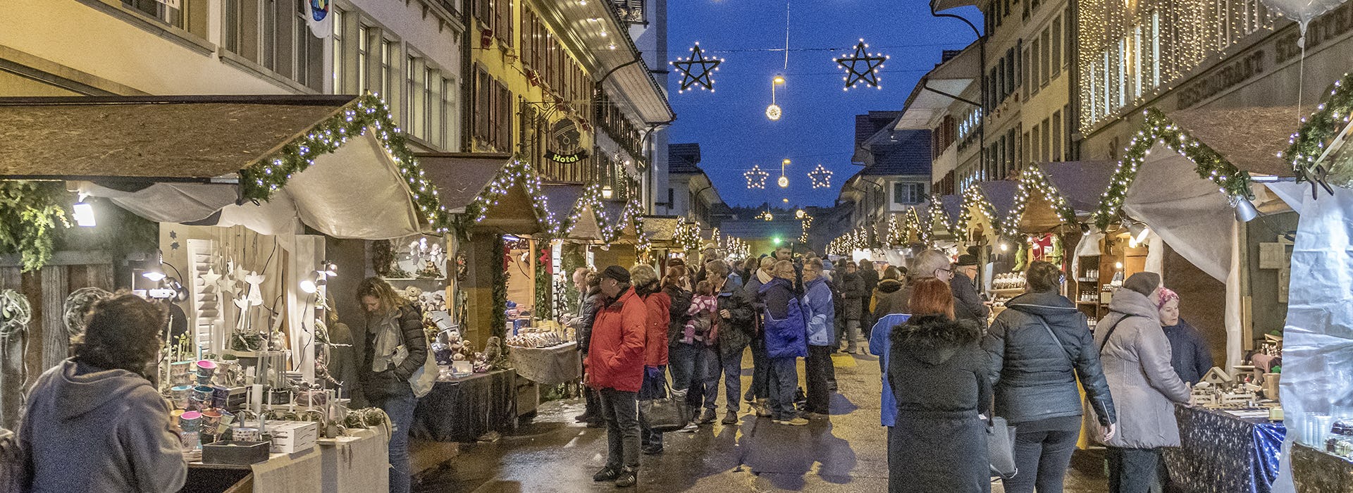 Weihnachtsmarkt Huttwil Einkaufsstrasse
